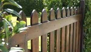 Cum se impregnează un gard din lemn?
